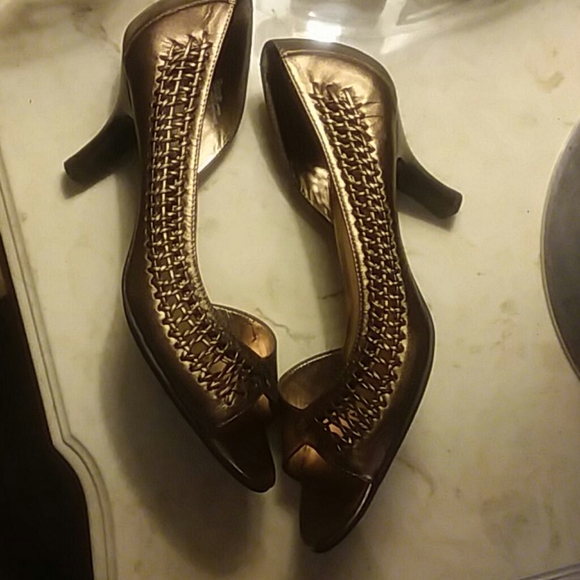 Victoria Spencer (moving on) - Picture 2 of 6